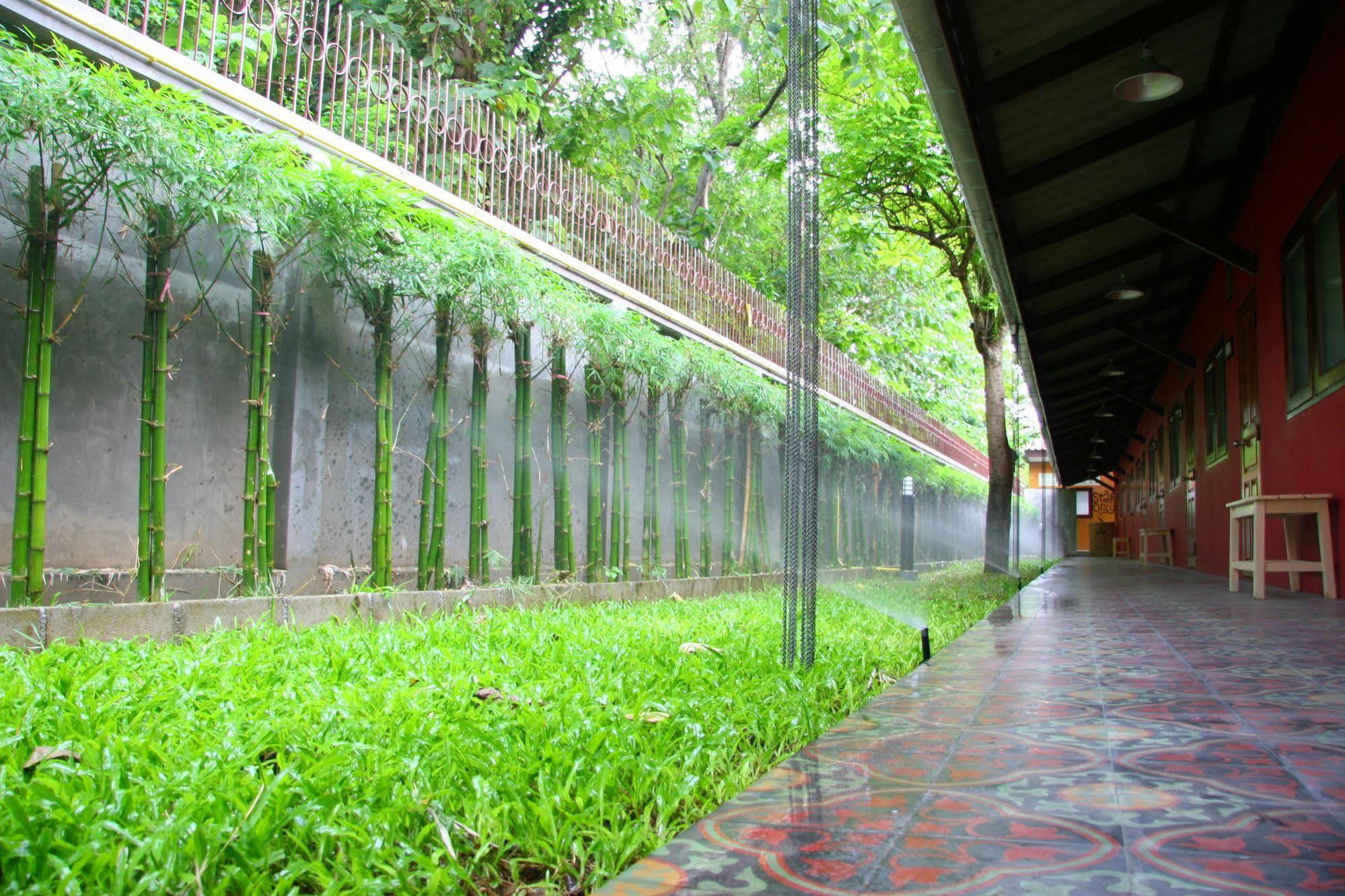 Baan Ma Feung Guesthouse Kanchanaburi Exterior photo