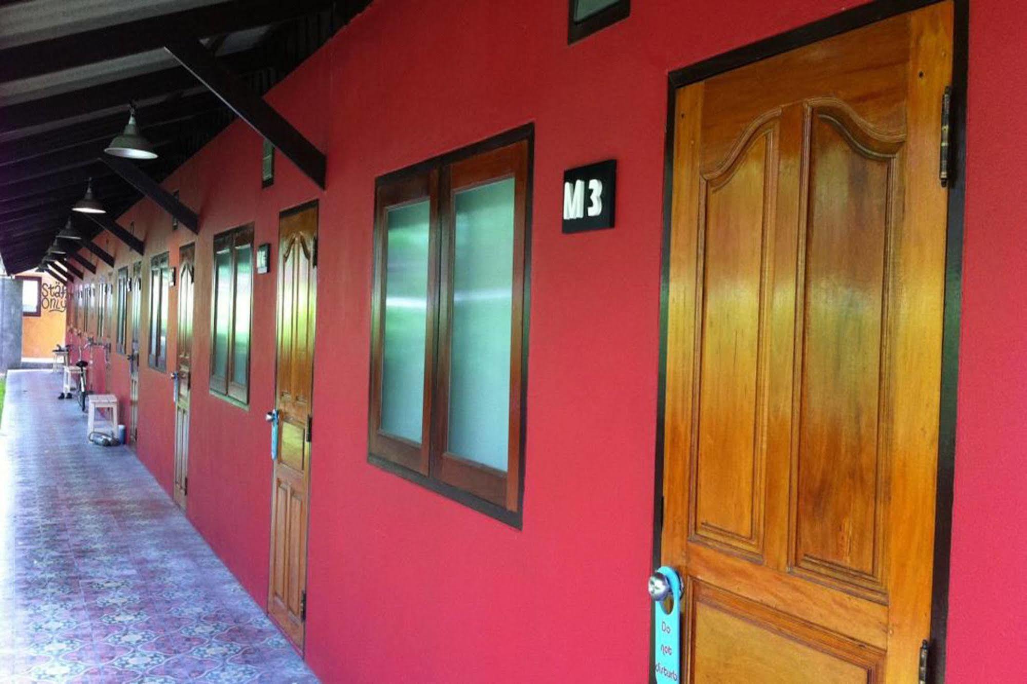 Baan Ma Feung Guesthouse Kanchanaburi Exterior photo